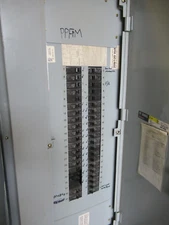 GE AQU3422RCX Panelboard 225 Amp Main Lug 120/208 Volt 3PH4W CU 42 CKT -E2018