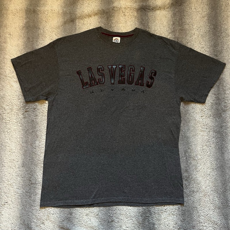 Las Vegas Nevada T-Shirt Men’s XL Dark Grey Black & Red Logo Vegas Tourist Tees
