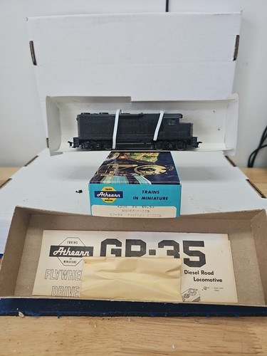 Athearn 4200 CP-35 diésel sin decorar  | Zustand: New