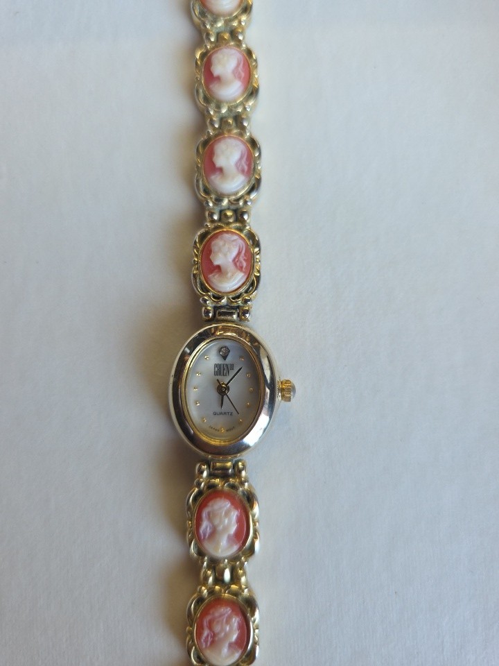 VTG Gruen II Gold Tone Cameo Watch - Mother Of Pearl Face Lucoral