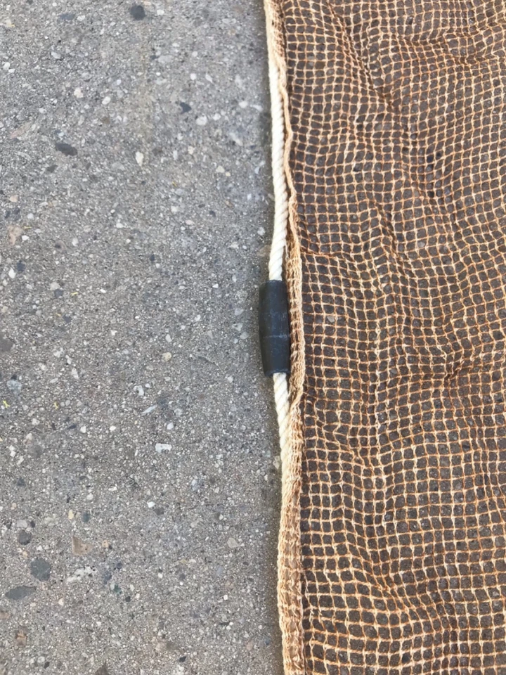 Red de pesca vintage 4x12 con flotadores de madera en cuerda peso plomo antiguo decoración náutica Foto 3 de 4