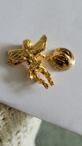 Superb Kirks Folly Cherub Pin Badge - Picture 4 of 4