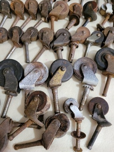 Lote De Colección De 80 Ruedas Para Muebles, 4 Pastor Y Algunos Bassick Mezclados. - Imagen 12 de 17
