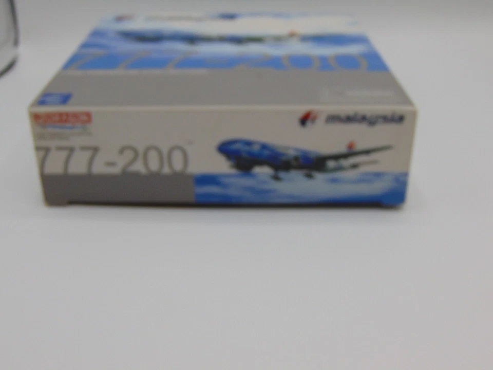 Dragon Model Die Cast Airplane Boeing 777-200 Malaysia 1:400 In Box 55442-03 - Image 3 of 4