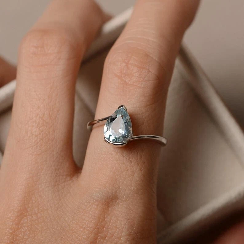 Alianza de compromiso de aguamarina real corte pera de 2,00 quilates de oro blanco macizo de 14 quilates Foto 2 de 4