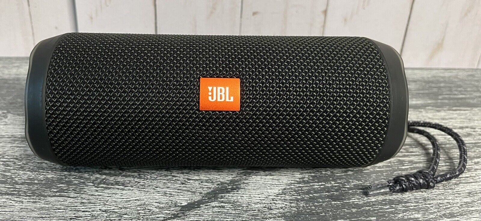 JBL Flip 4 Portable Bluetooth Speaker - Black - JBLFLIP4BK PreOwned Works  Great