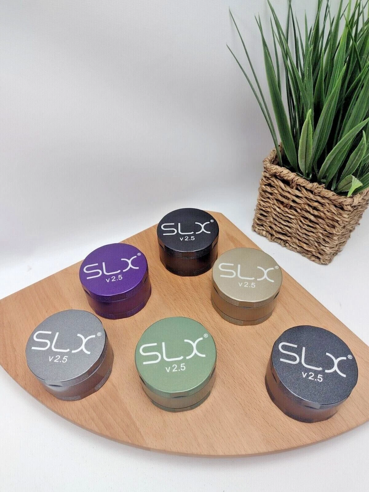SLX Metal HERB Grinder - 4pc / 2.5" Ceramic Coated Grinder - SLX
Opens in a new window or tab