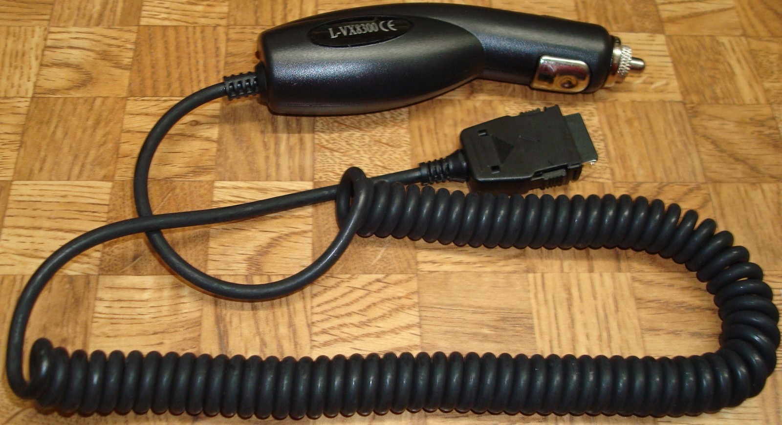 Cellular Line Carica Batterie Da Auto Con Cavo Dock Riavvolgibile E Presa USB, Nero - Foto 9