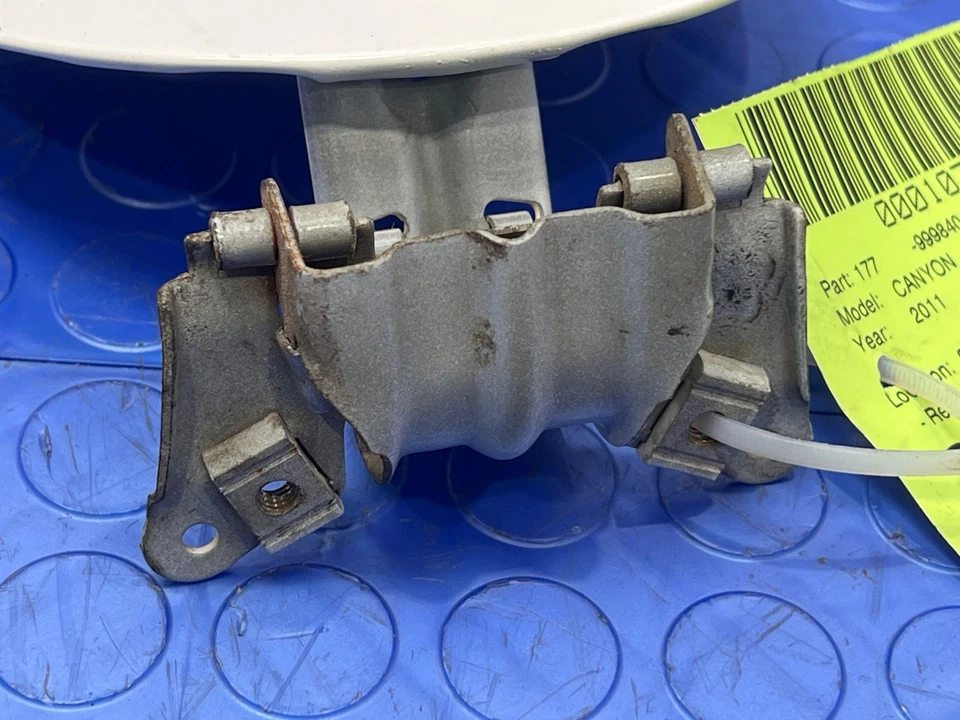 04-12 Chevy Colorado GMC Canyon 5' plataforma puerta de llenado de combustible aleta de gas blanco 50U OEM Foto 3 de 4