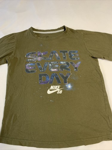Nike SB Skateboarding Skate Everyday 