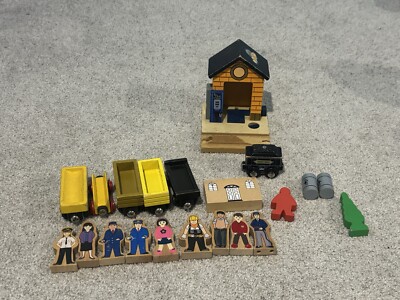 Thomas Wooden Brio Lot Of Figures Trees Station Etc