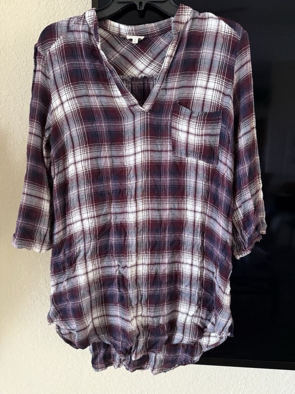 En Crème Women Size M Flannel V-Neck Hi-Lo Tunic Top Plaid Lightweight Campshirt