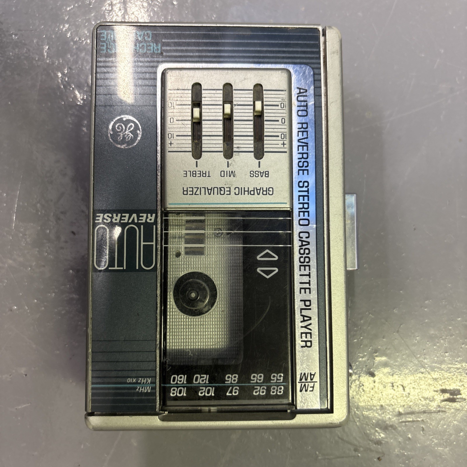 GE 3-5477A Auto Reverse AM FM Cassette Walkman by General Electric