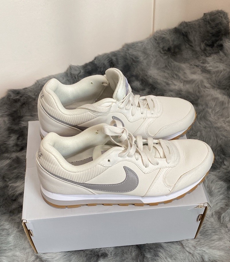 nike md runner size 9