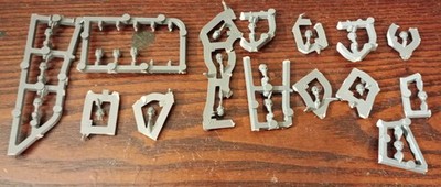 Warhammer 40k Bits - Necronköpfe - Krieger, Unsterbliche/Todeszeichen x21 (NOS)