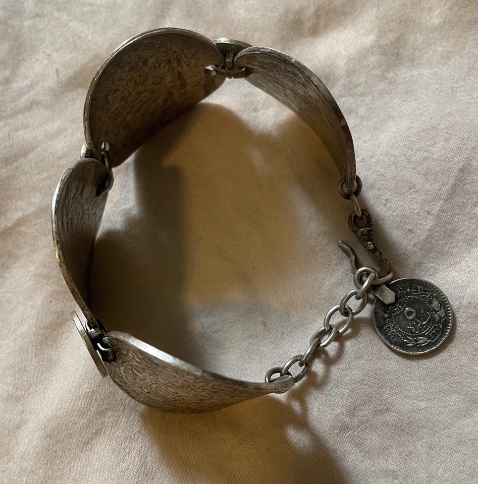 Pulsera hecha a mano con forma de peltre ajustable Foto 2 de 4