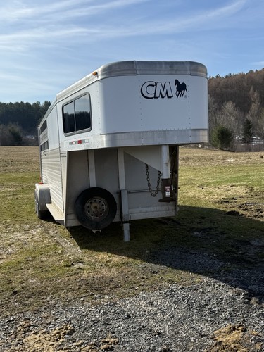 2011 CM 3 Horse Slant Gooseneck Trailer