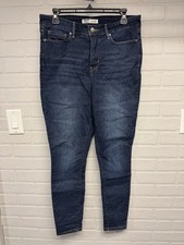 Signature by Levi Strauss Gold Totally Shaping High-Rise Skinny Jeans- 10S/32