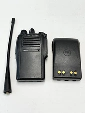 Motorola EX500 AAH38SDC9AA3AN Wireless 16-Channel UHF 2-Way Radio w/Battery