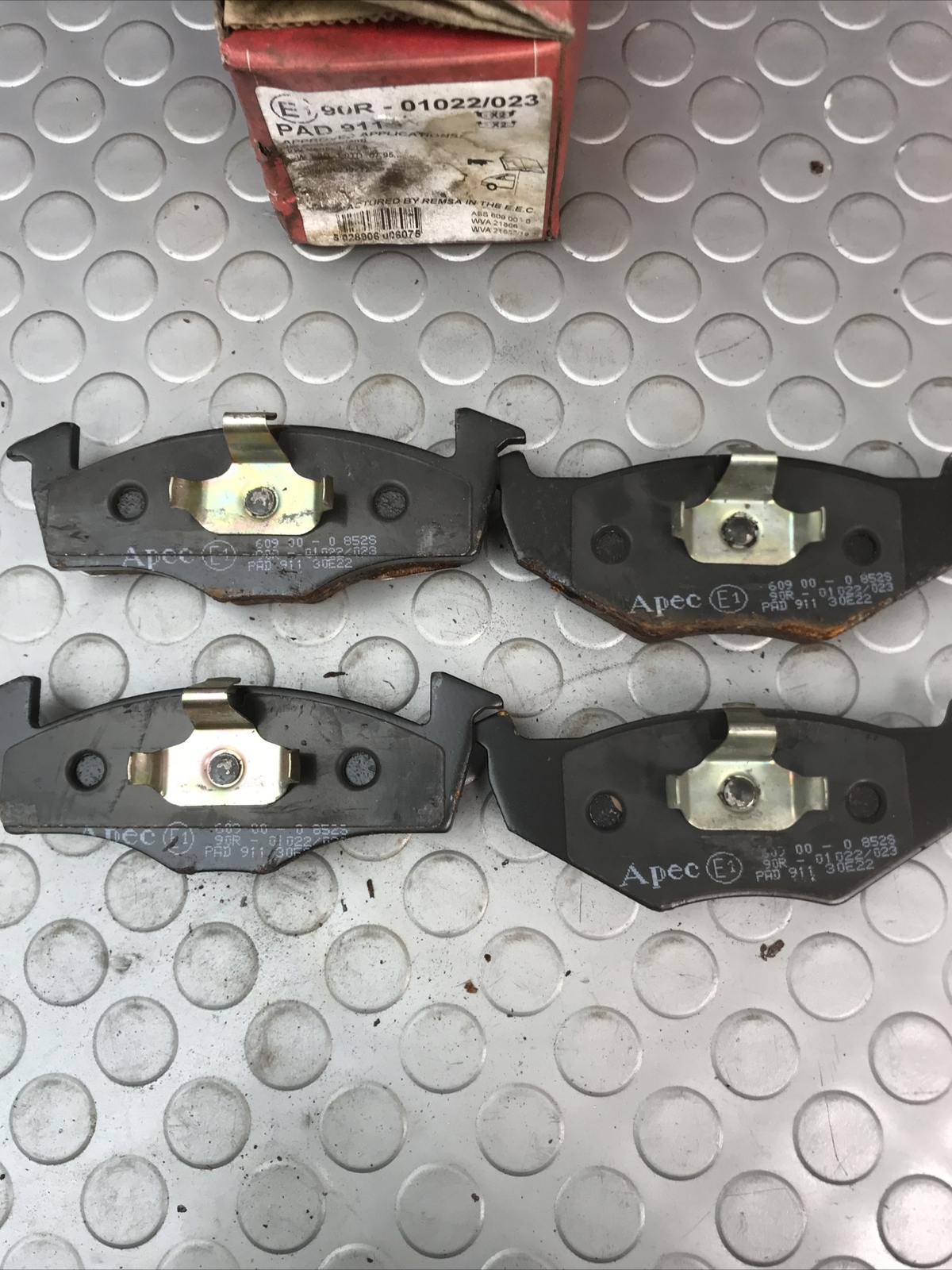 PAD911 GENUINE APEC FRONT BRAKE PADS FOR VW GOLF VENTO SAME DAY DISPATCH