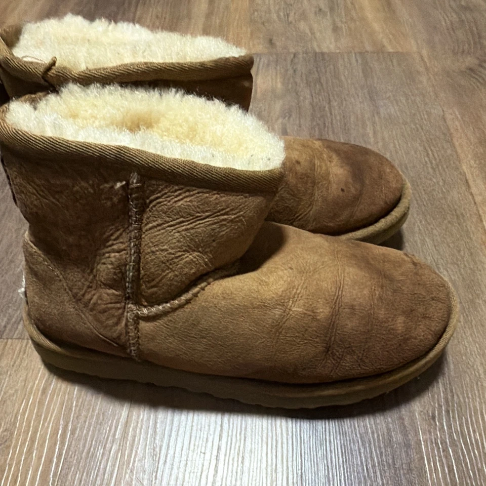 UGG Classic Mini, photo 2 of 5