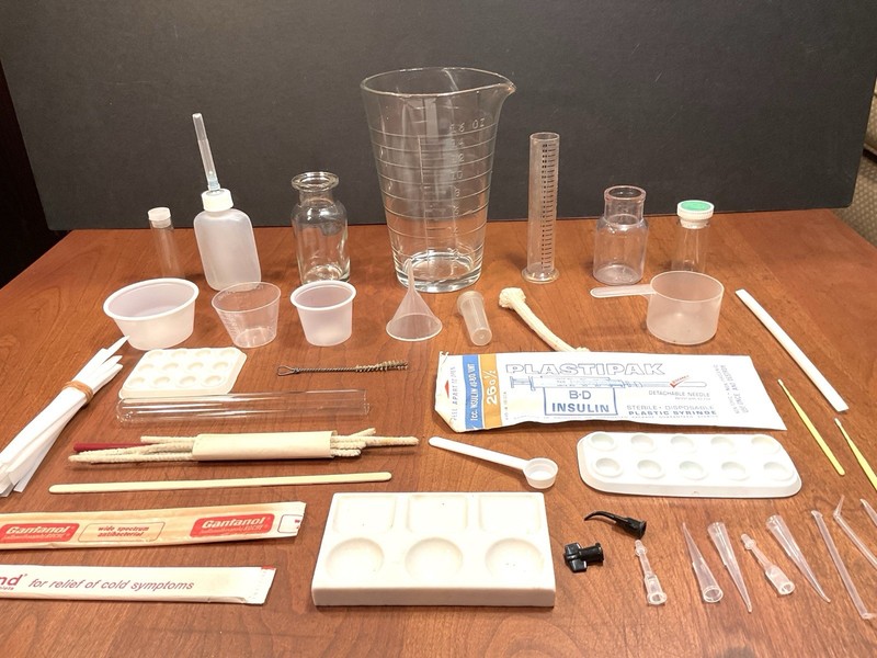 VINTAGE CHEMISTRY ACCESSORIES COLLECTION 