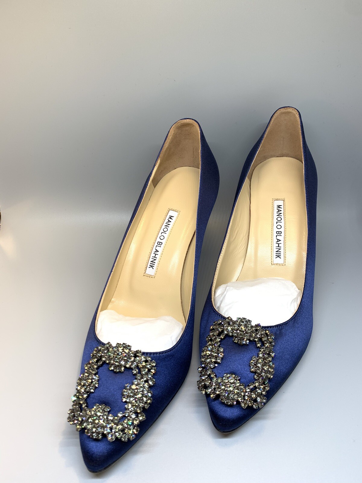 manolo blahnik hangisi 70