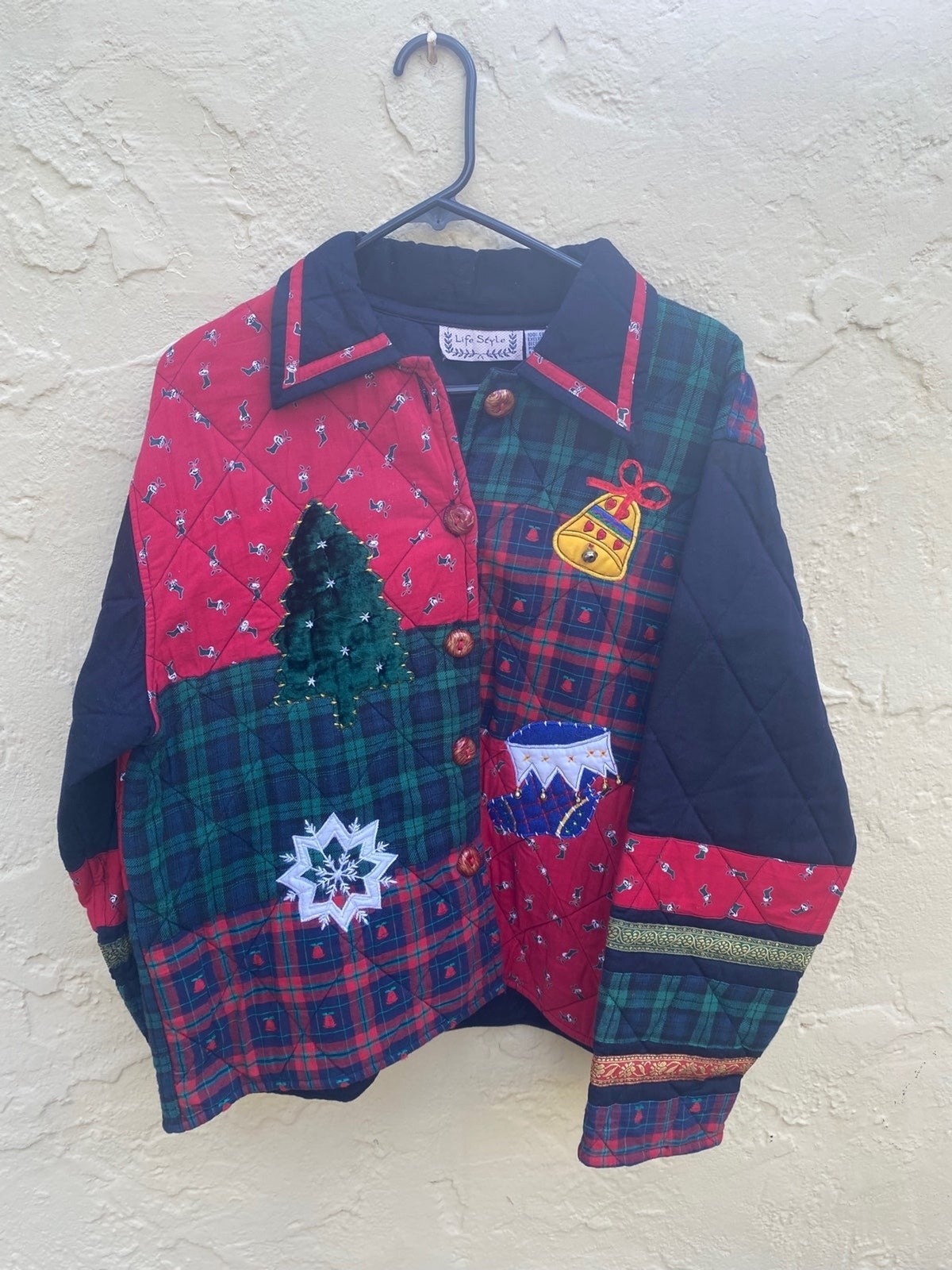Quilted Christmas Themed Jacket vintage 90s Gem