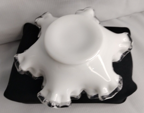 fenton milk glass candy dish Clear Edge Ruffles Vintage Excellent Condition - Picture 3 of 5