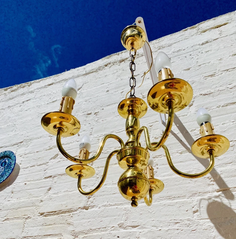 Pequeña araña holandesa flamenca antigua 5 luces de brazo latón estilo Williamsburg Foto 2 de 4