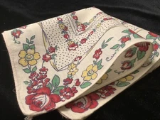 11722🌟Vintage 40s Prairie Cottage Farm Red Yellow Green Floral Handkerchief