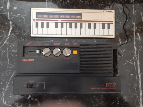 Strumento musicale elettronico vintage Casio PT-7 per ricambi o riparazioni - Foto 3 di 5