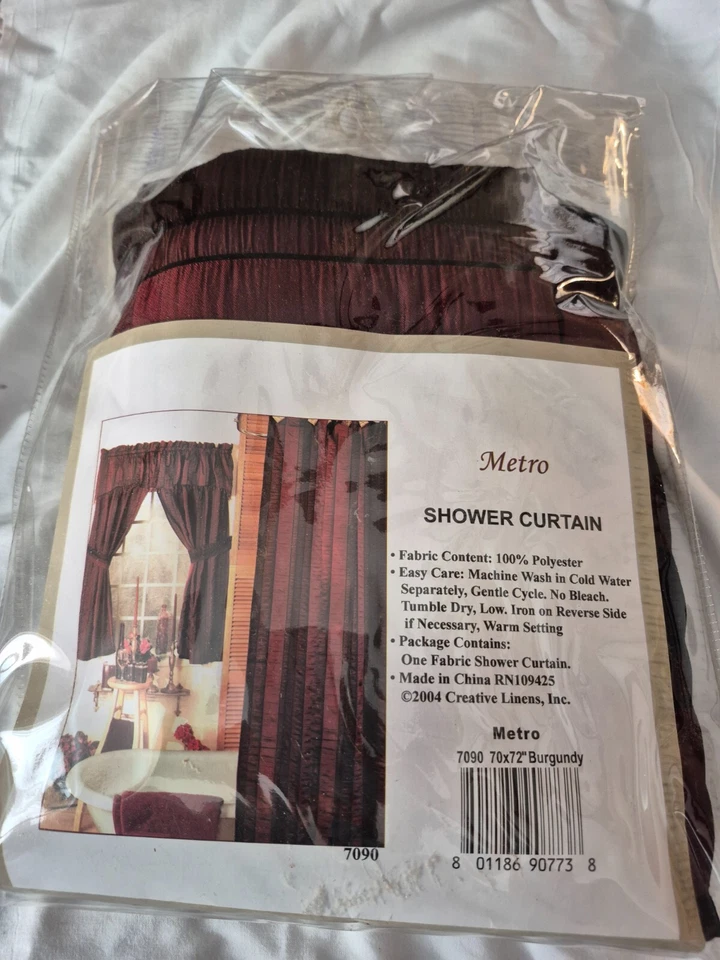 Cortina de chuveiro Metro Burgundy poliéster 70x72 - Imagem 3 de 3