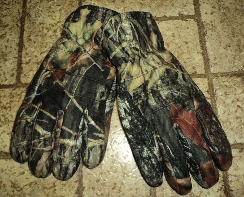 Hot Shot Women's Camo Hunting Gloves. Sz. Med. Thinsulate. Waterproof.