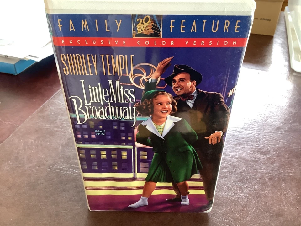 Lot (8) Shirley Temple VHS Tapes #1 - #6,8,12 #1,2,6 ,8,12 are NEW/SEALED Foto 3 de 4
