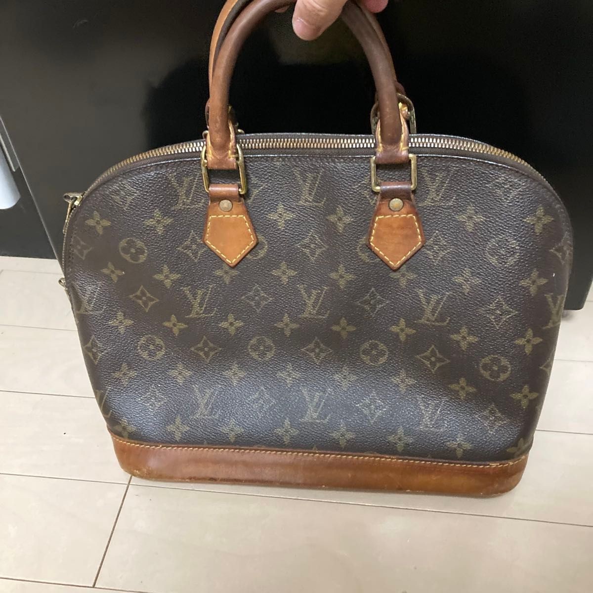 LOUIS VUITTON Monogram Alma Tote Handbag for Women - Stylish & Fashionable IL928468