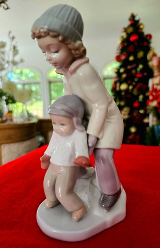 LLADRO YOU CAN DO IT WINTER ICE SKATING FIGURINE RETIRED 6 3/4" - Picture 3 of 6