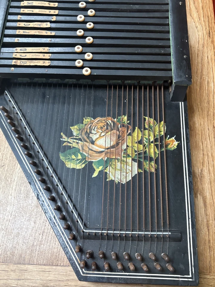 Vintage German Autoharp Rossetti - 32 stringed instrument  12 chord bars - Image 2 of 4