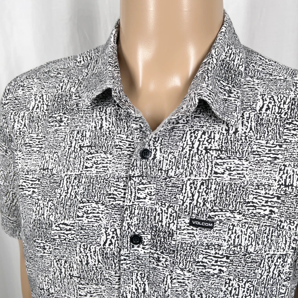 Volcom Men's Medium White/Black Abstract Checkered Short Sleeve Button-Up Shirt - Image 2 of 4