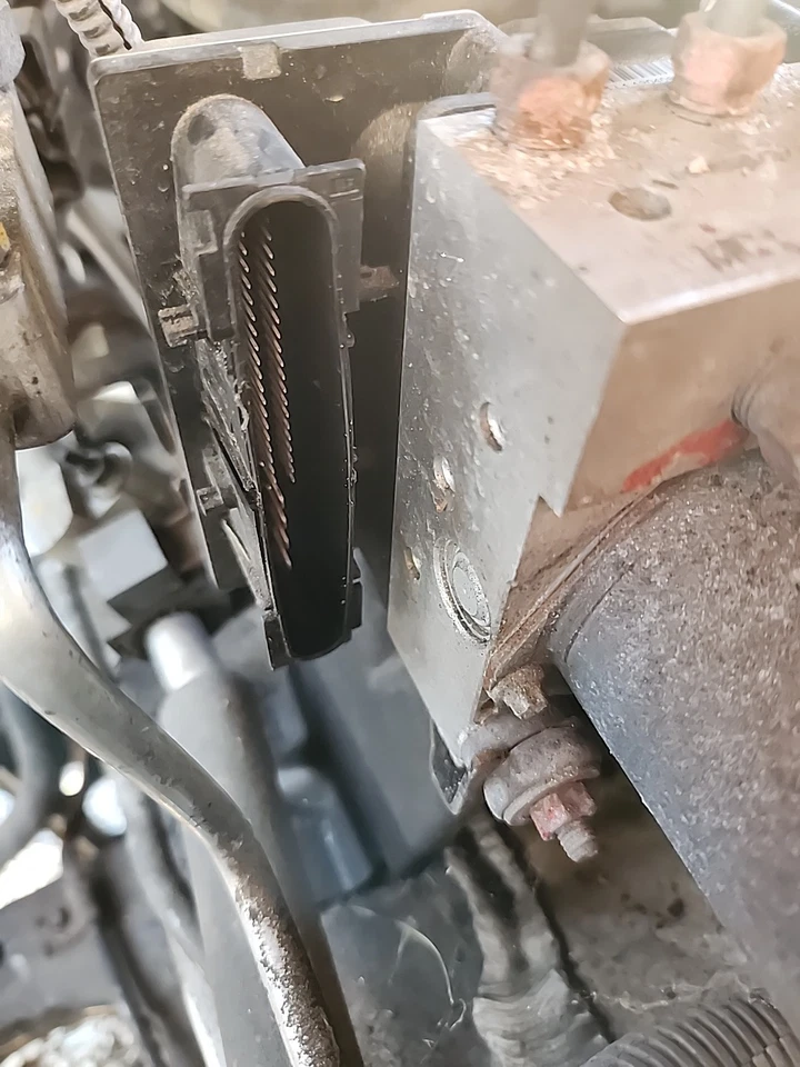 Conjunto de módulo de bomba de freno antibloqueo y actuador Toyota Camry 2007-2009 OEM Foto 2 de 4