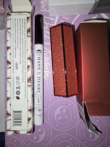 Hank And Henry Cream Blush, Eye Liner, Lipsticks, And Mirror Lot Of 7 - Picture 4 of 7
