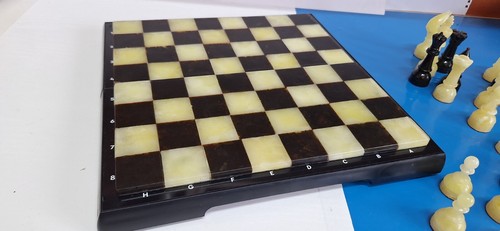 Natural Baltic amber Chess Sets - Chess Pieces with Chessboard - Picture 6 of 24