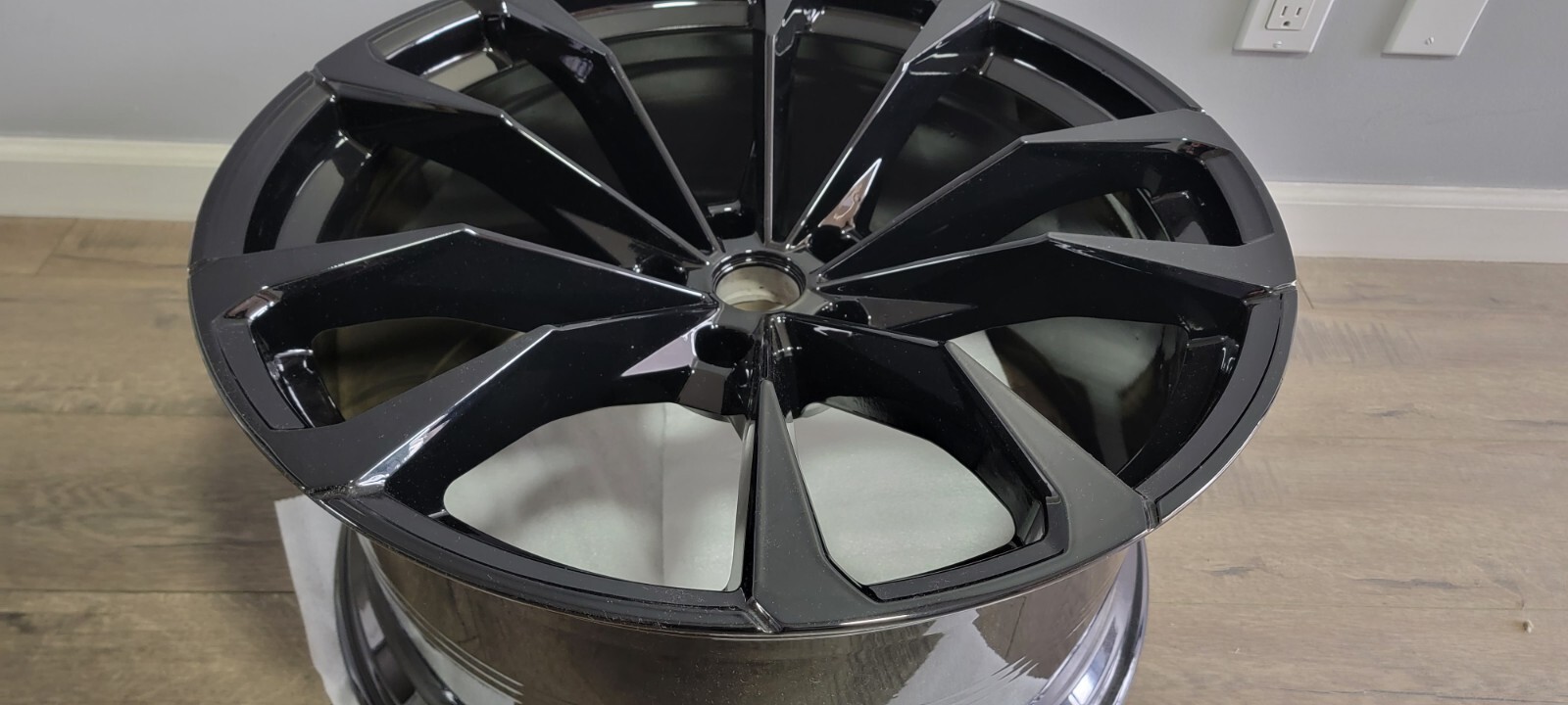 LAMBORGHINI URUS REAR RIM WHEEL OEM 4ML601025