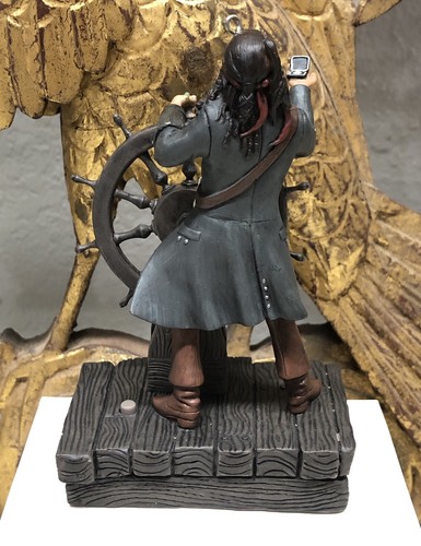 Hallmark Disney Piratas del Caribe Jack Sparrow Wheel Magic Sound - Imagen 8 de 18