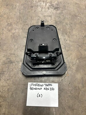 64450-K2L-D01 SCHARNIER MIT TÜR DECKEL BENZINKAPPE HONDA ADV 350