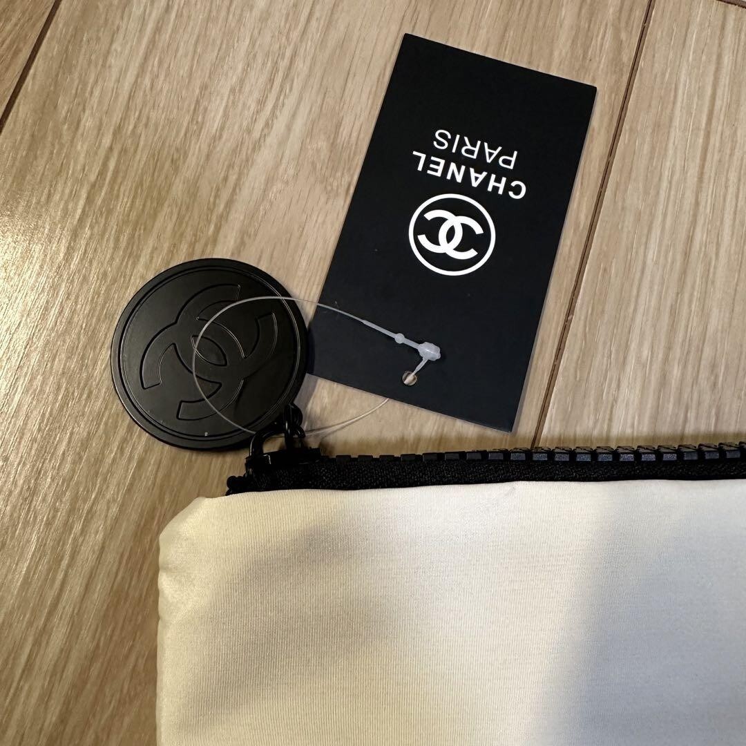 CHANEL BEAUTE ♡ミニバニティ♡ Chanel Beauty Red Round Camellia Vanity Travel Mini Makeup Case No