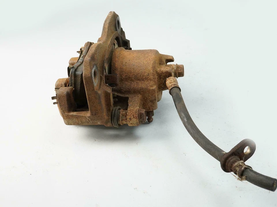 Pinza de freno delantera derecha lado pasajero Suzuki Aerio 2002-2005 Rh OEM Foto 3 de 4