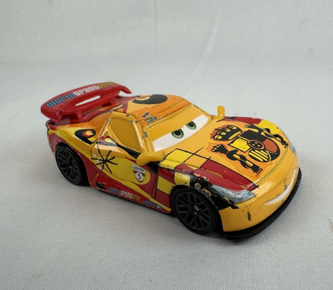2019 Disney Pixar Cars 2 Die-Cast WGP GPM Miguel Camino FLM28 USED