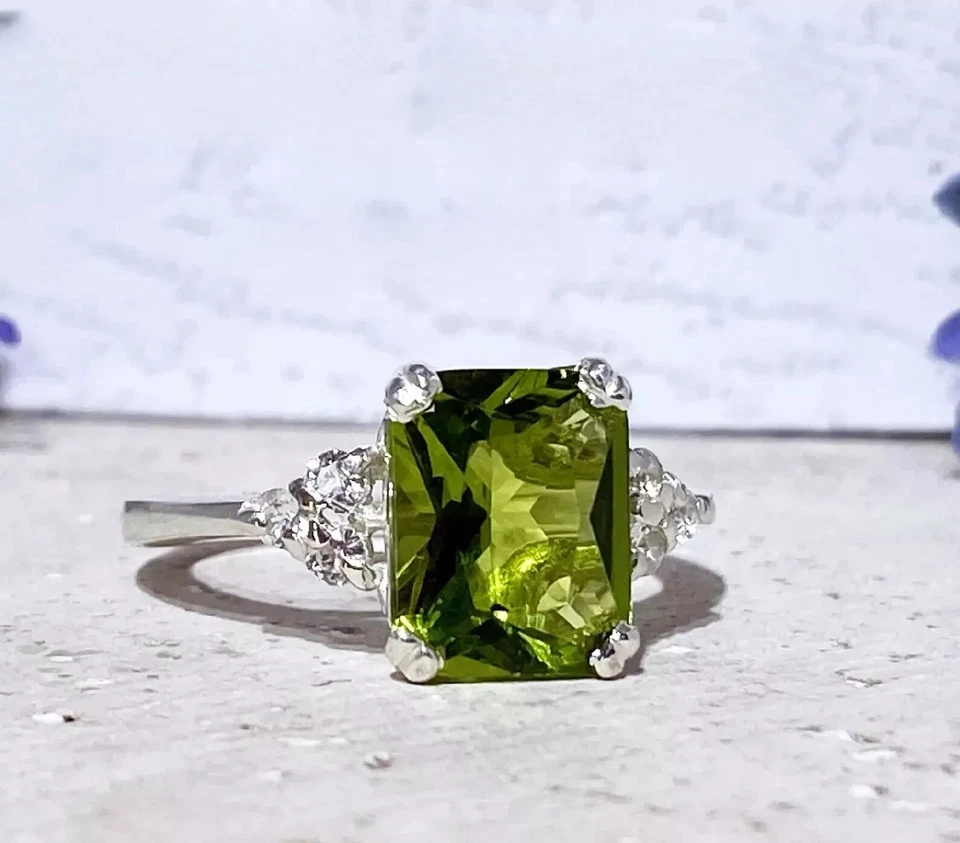 6.30 克拉天然橄榄石钻石订婚建议戒指 14K 纯白金 — 第 3/4 张图片