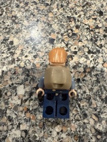 LEGO minifigure Owen Grady jw011 Jurassic World leather vest 75917 W/ Backpack